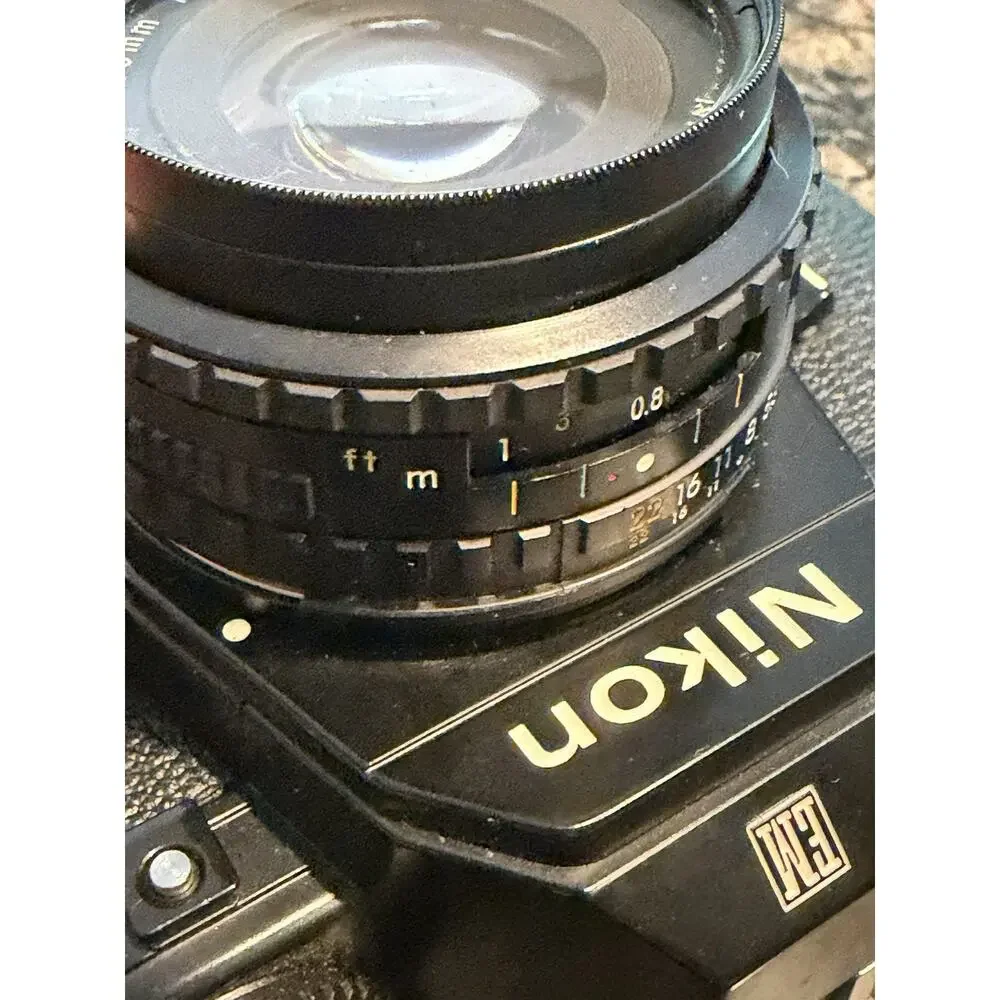 NIKON Em 35mm SLR Film Black Body Camera & LENS Tiffed Sky 52 mm 3801/70